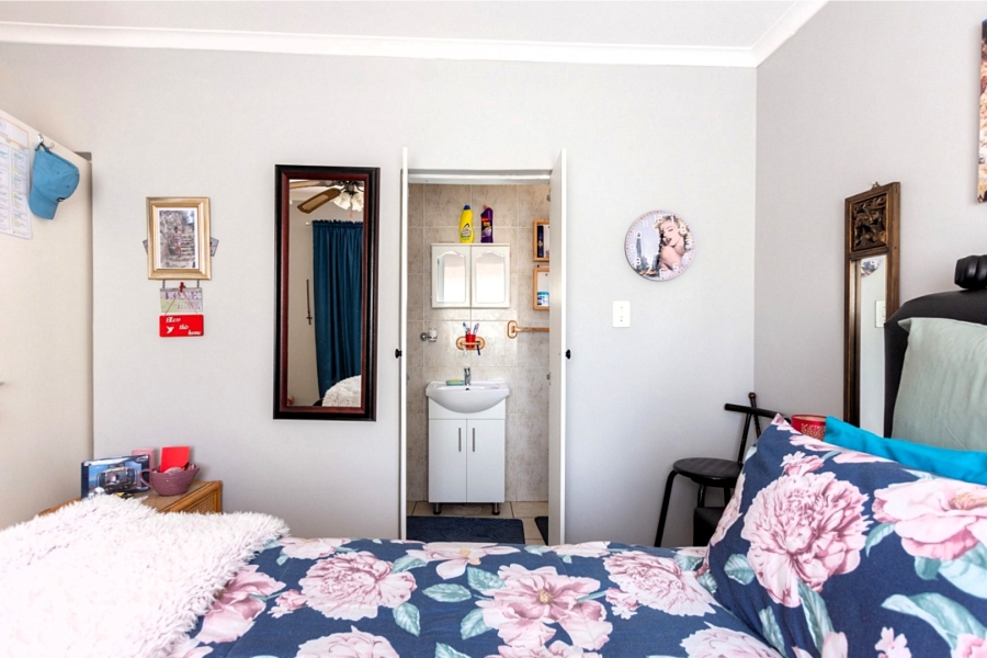 3 Bedroom Property for Sale in Bergzicht Western Cape